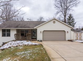 808 Niagara Ct, Lawton, MI 49065