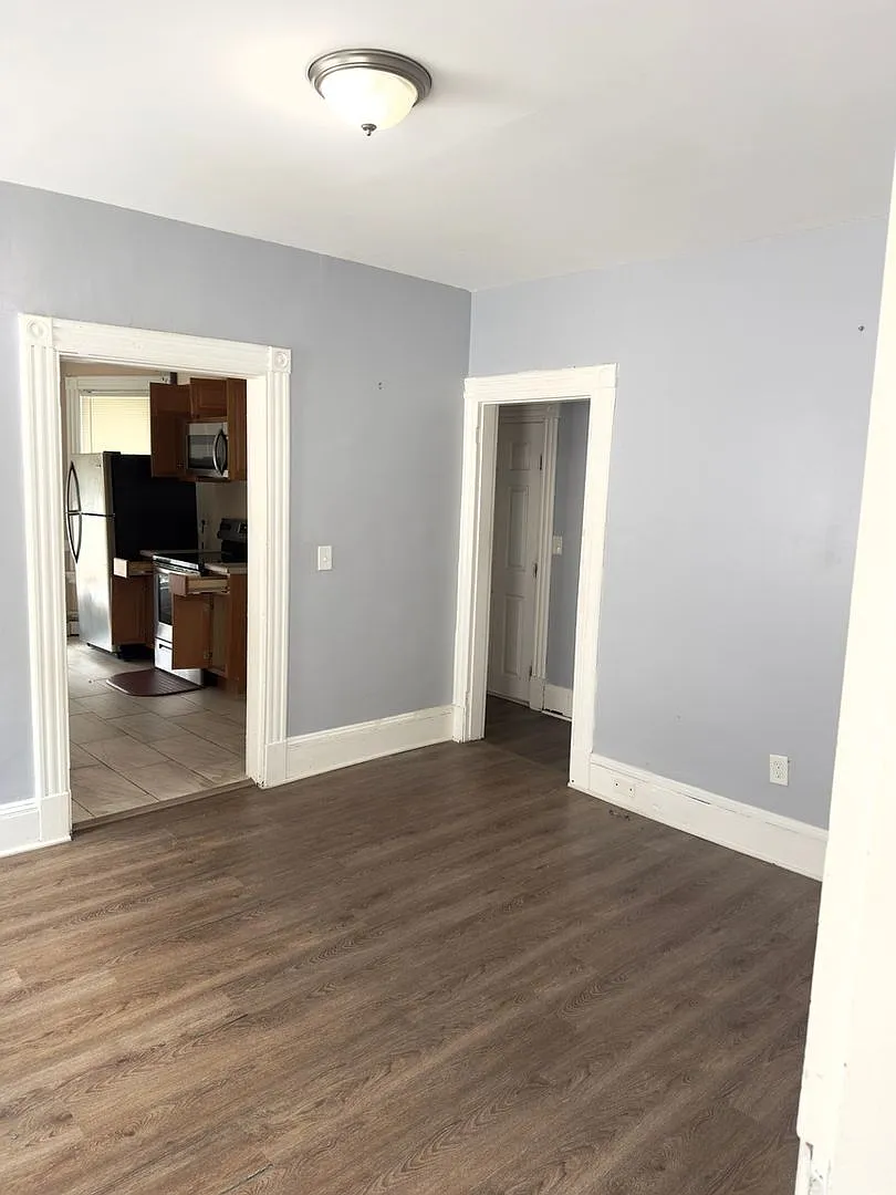 Spacious 2-Bedroom, 1-Bath Home in Hartford — Photo 3