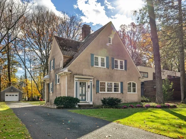 61 Woodlawn Ave, Northampton, MA 01060