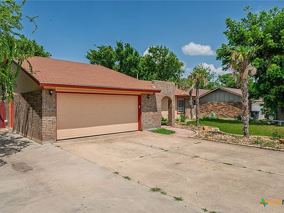 3rd image of 409 W Mary Jane Dr