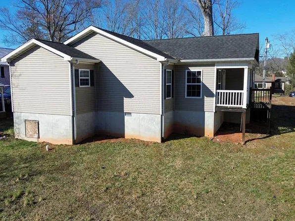 221 Bidwell St, Franklin, NC 28734