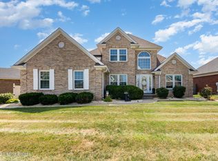 5027 Hunters Point Cir, Louisville, KY 40216