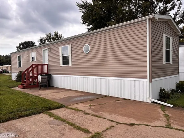 121 Tracy Dr, Dover, OH 44622