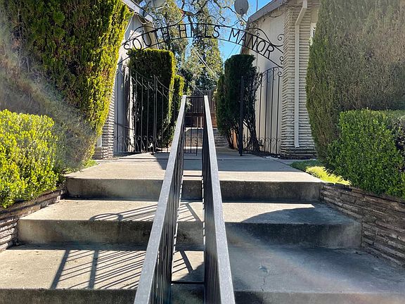 3rd image of 6043 S Land Park Dr