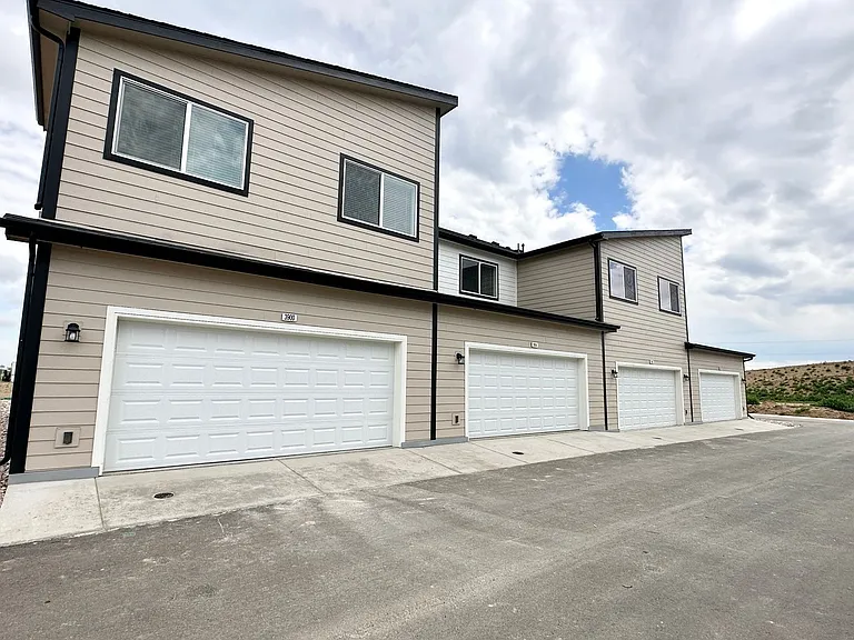 3913 Stove St — Photo 6