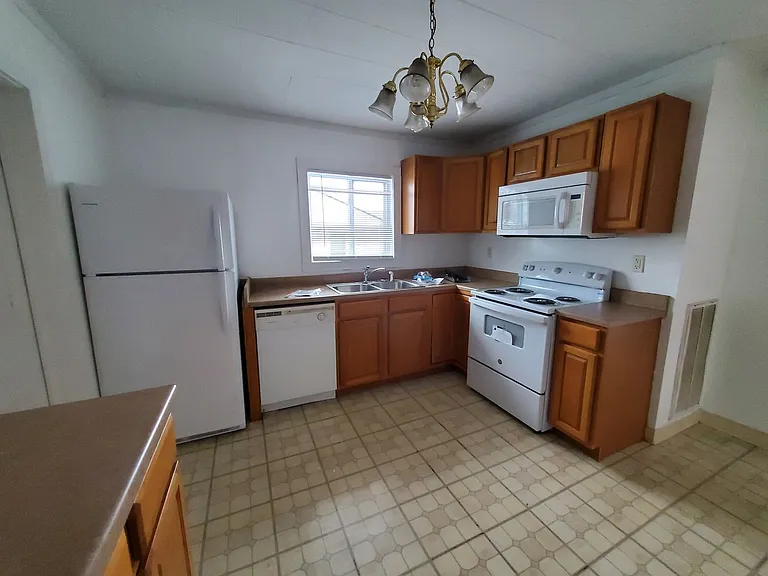203 Meridith St — Photo 2