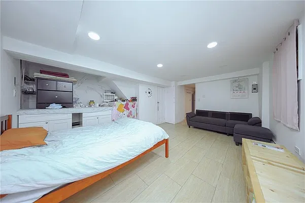 Sold by Remax Edge | media 12