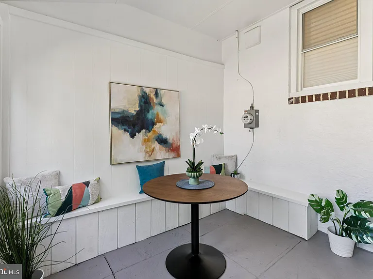 732 Harry St — Photo 19