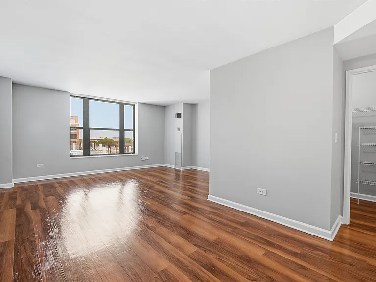 Evanston Place — Photo 68