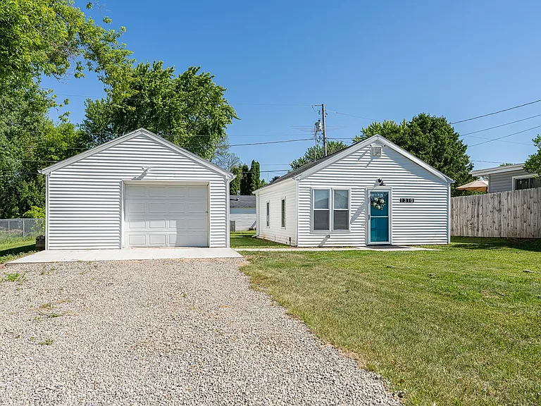 1310 Katherine St — Photo 1