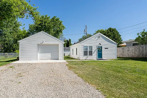 1310 Katherine St Photo 1