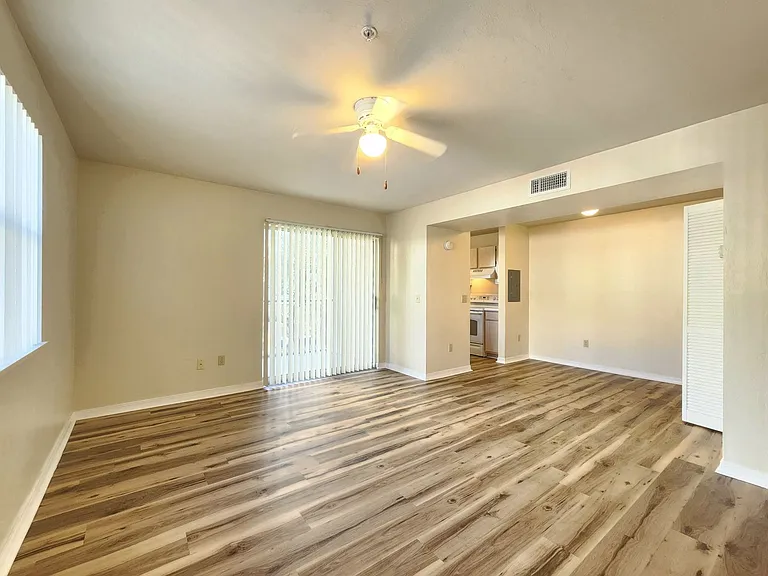 2360 SW Archer Rd #208 — Photo 2