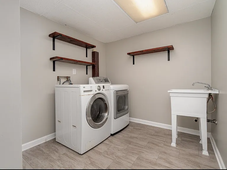4193 Kittatinny Dr — Photo 15