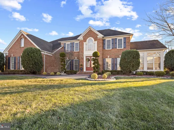 28 Courtney Ct, Freehold, NJ 07728