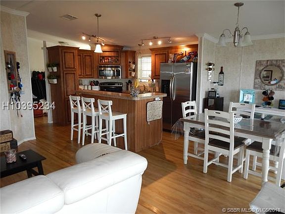 2nd image of 2909 Lakeshore Dr