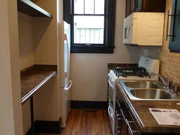 Eat-In Kitchen