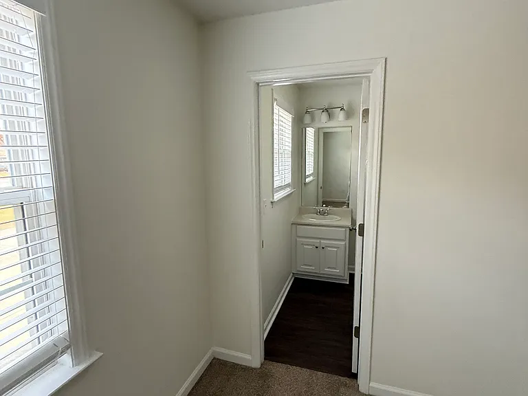 103 Wimbledon Ct — Photo 43