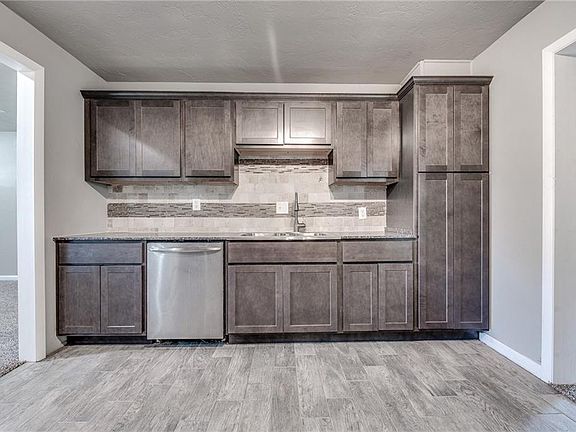 5th image of 8706 NE 51st St