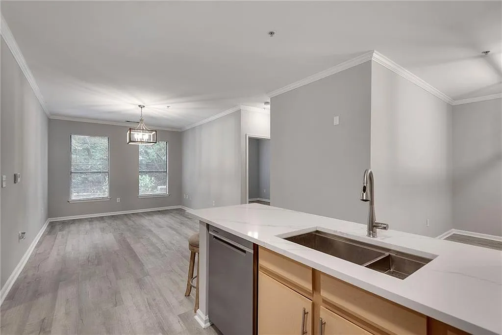 2 bed, 2.0 bath, 1077 sqft, $2,500 — Photo 2
