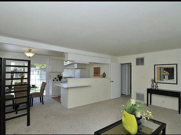 5th image of 220 Chestnut Ave