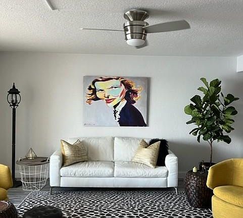 3rd image of 7665 Sun Island Dr S APT 102