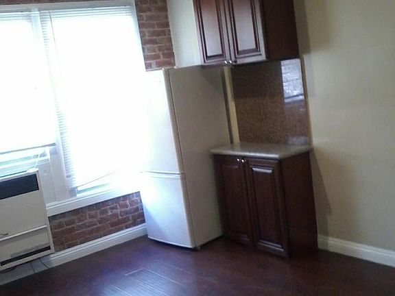 4th image of 504 S Bonnie Brae St #306