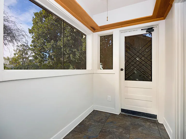 1652 Paloma St — Photo 18
