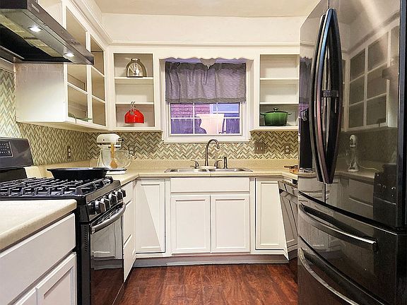 3rd image of 924 NE 6th St