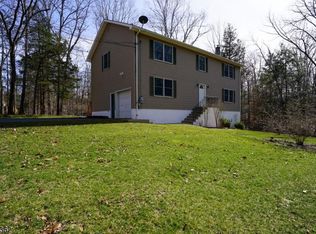 911 Northfield Rd, Newton, NJ 07860