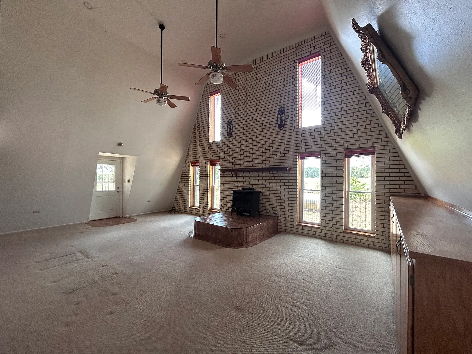 3 bed, 1696 sqft, $1,800 — Photo 1