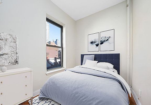 3rd image of 233 E 77th St #20N