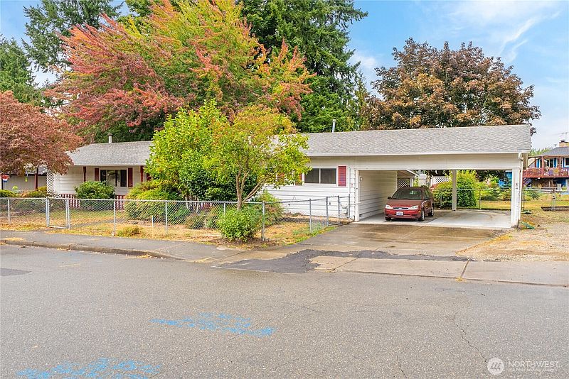 3rd image of 1425 33rd Street SE