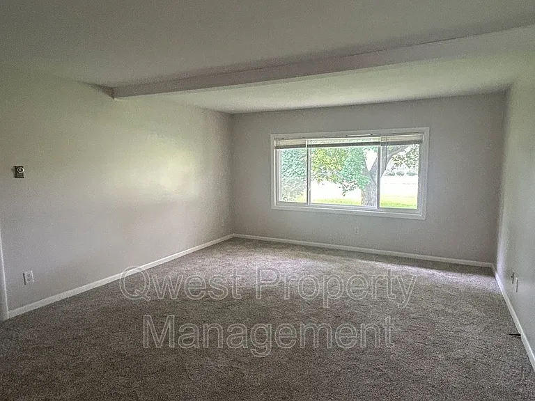 405 E Woodlawn Ave #7 — Photo 3
