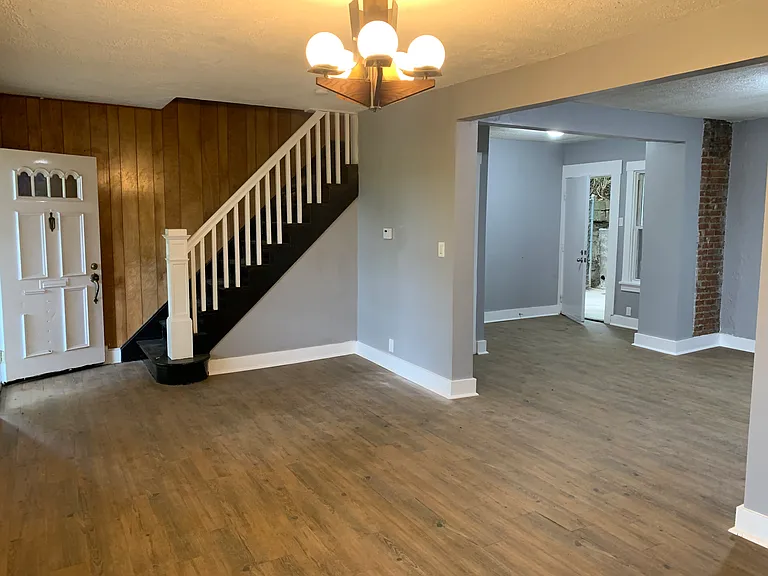 604 Haverhill St — Photo 2