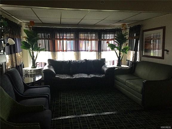 3rd image of 582 Lasalle Ave