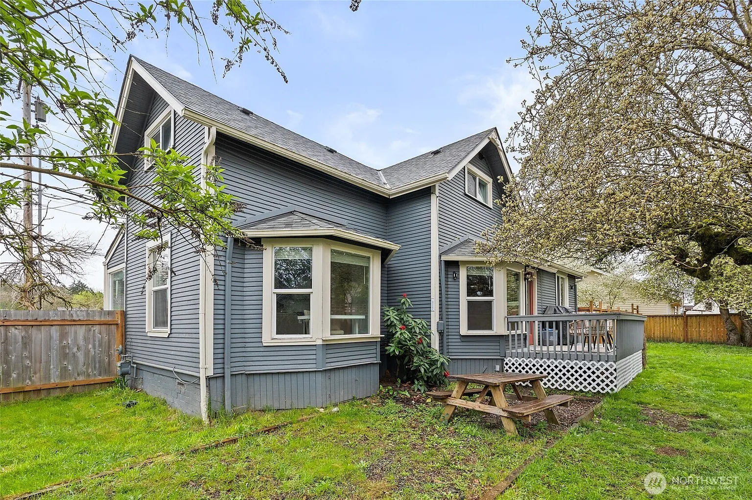 11 R Street SE photo 1