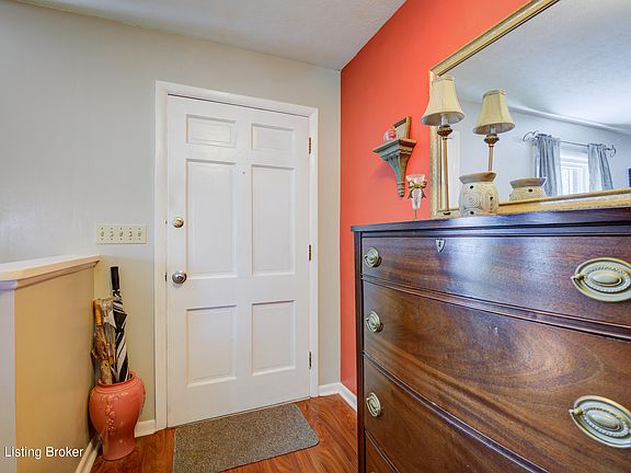 5th image of 9121 Pine Lake Dr