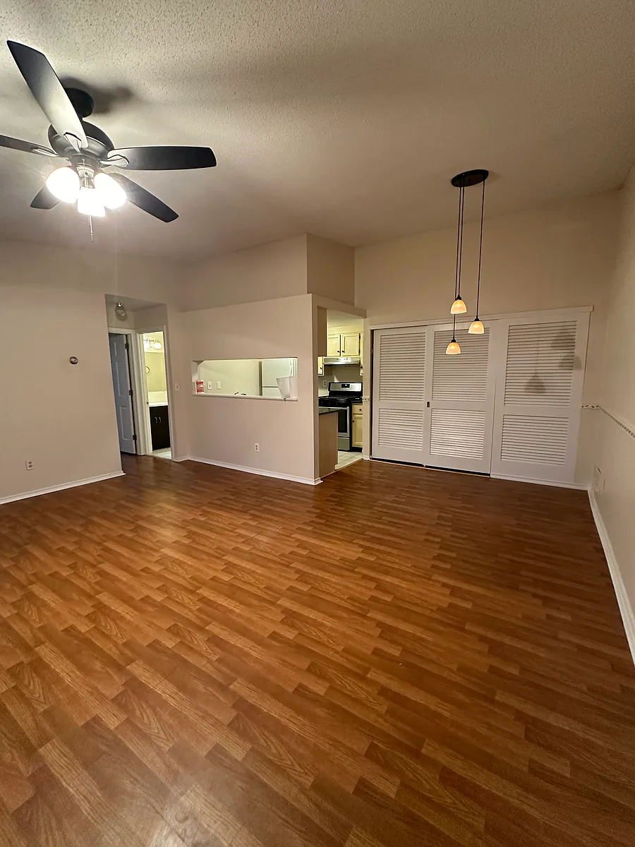 Building Photo - 39 Little Oak Ln #39