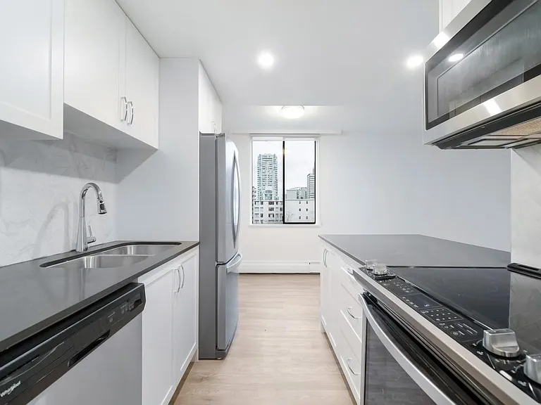 945 Jervis St #105 — Photo 10