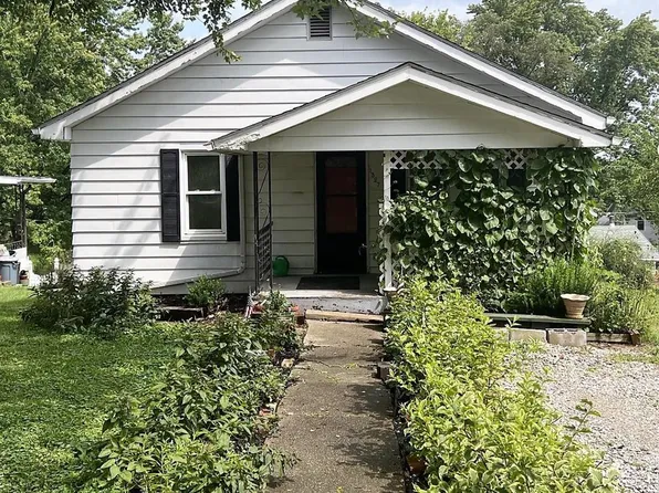 1327 W Saint Clair St, Vandalia, IL 62471