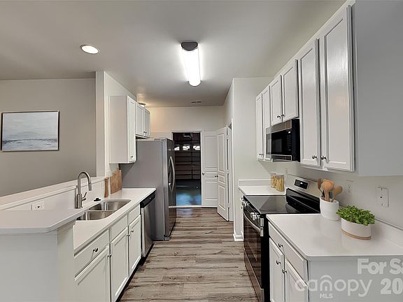 5th image of 6523 Avonlea Ct