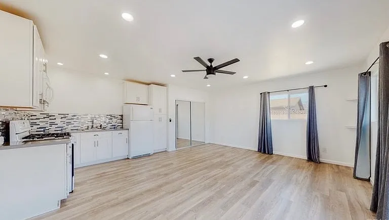 6851 Thelma Ave #B — Photo 1