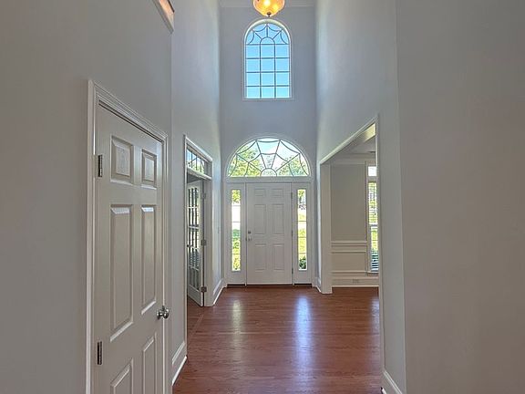 3rd image of 1306 Hahn Ct