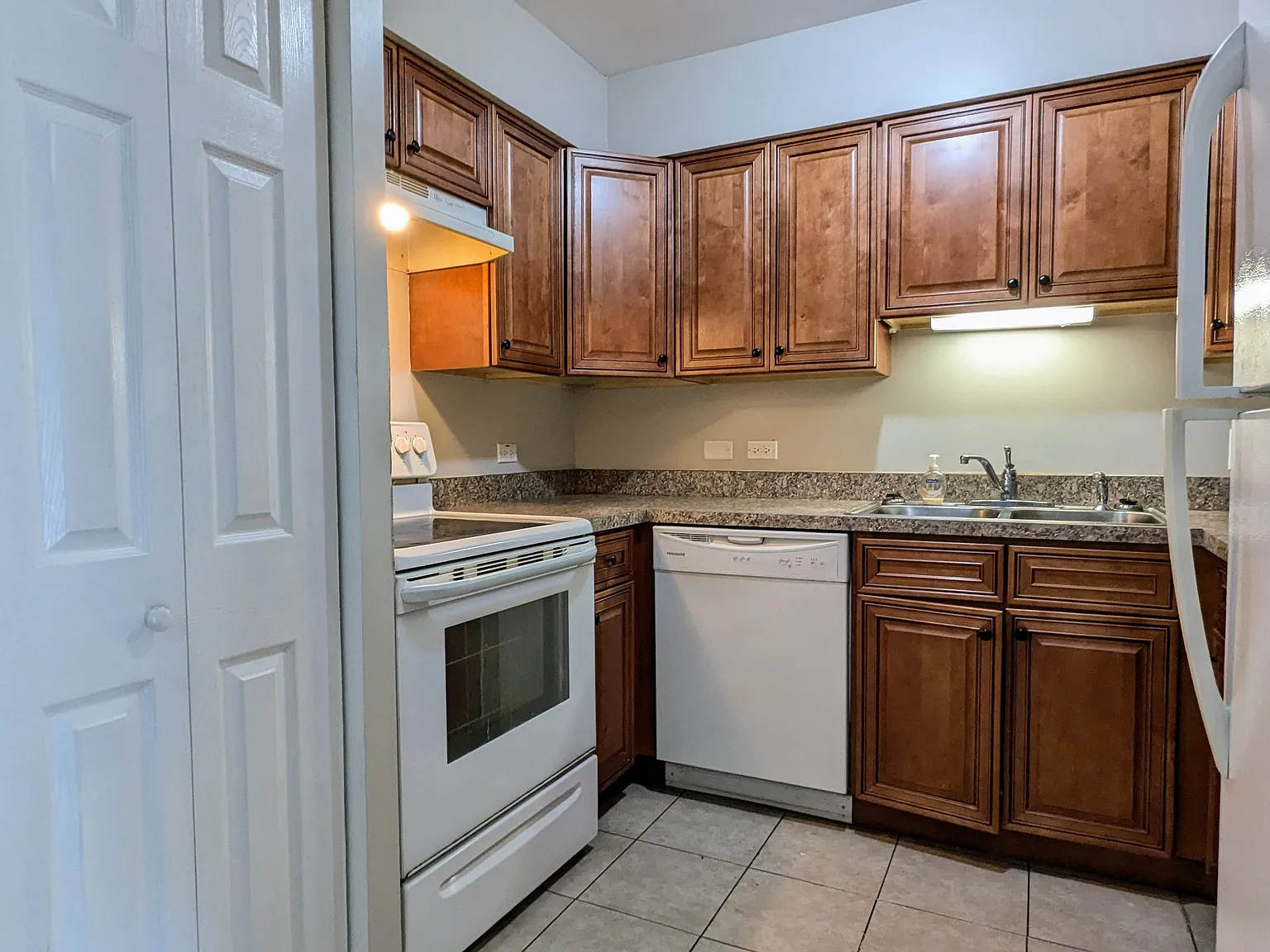2 bed, 1000 sqft, $1,800 — Photo 4