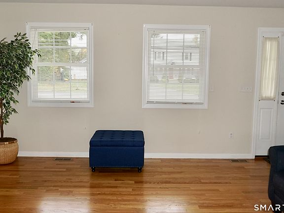 5th image of 139 South End Road