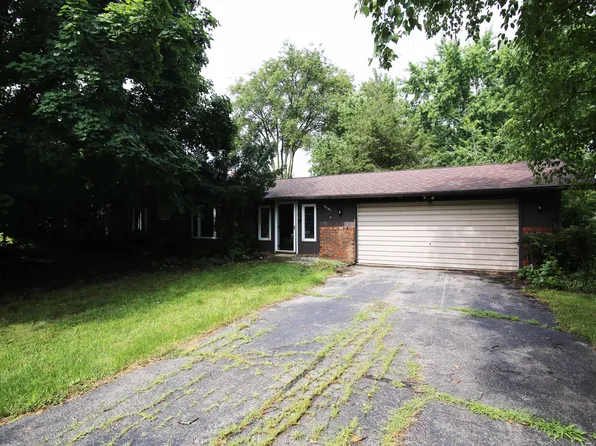 10284 S Arrowhead Dr, Berrien Springs, MI 49103