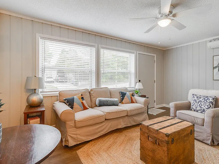 2742 Montgomery Ave — Photo 6