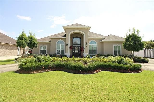 1st image of 629 Bluebonnet Dr