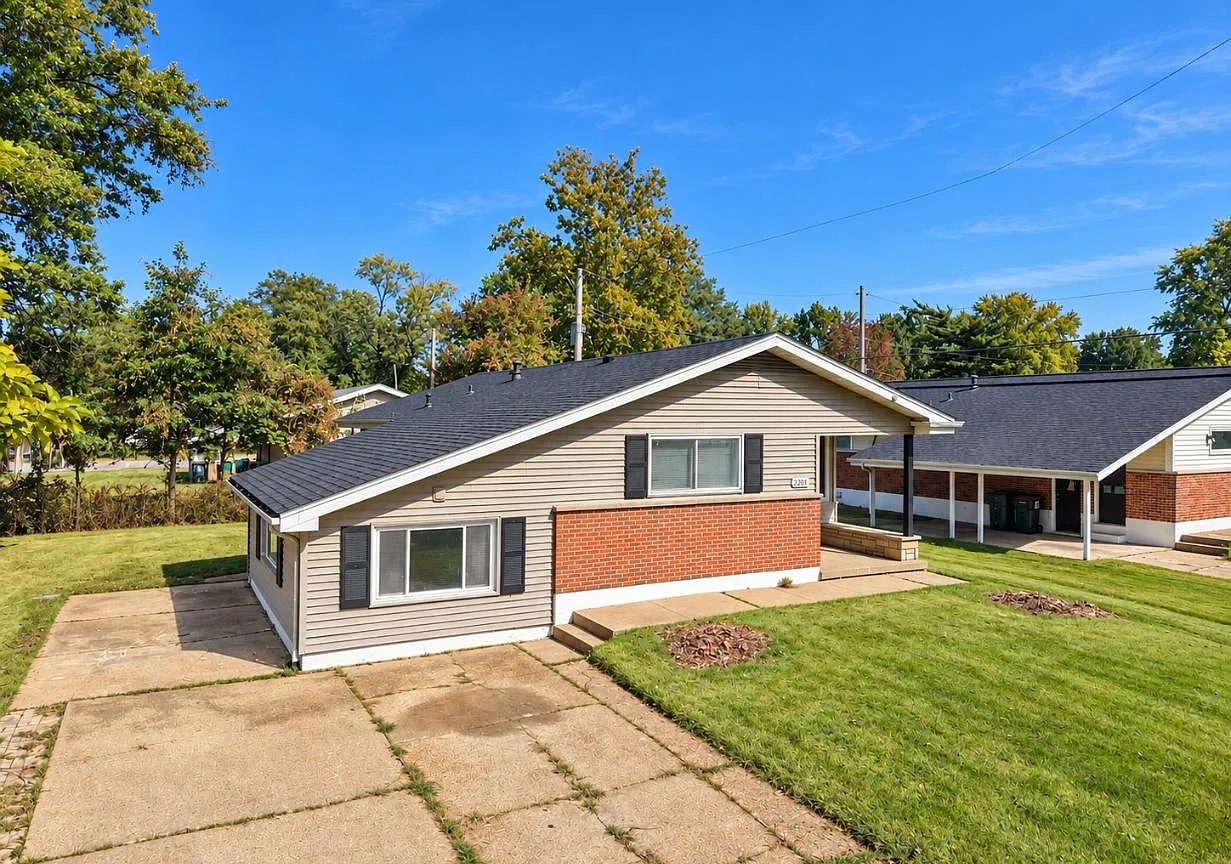2201 Hollis Dr — Photo 3