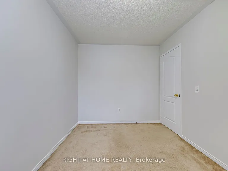 38 Fairview Rd W #38 — Photo 35
